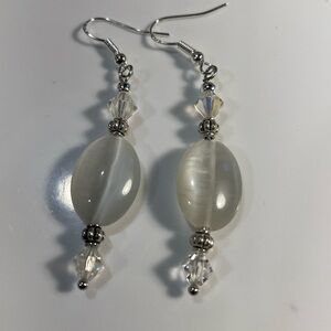 ✔️✔️Oval White Cat-eye Beaded Earrings